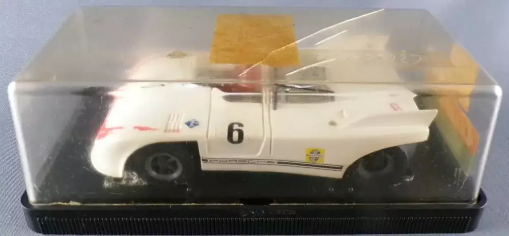 Must-Have Carrera Universal 40432 - Porsche 908 Blanche Bande Rouge N°6 en Boite 1/32