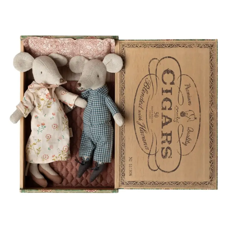 Promotion Saisonnière Maileg Grand-mère & grand-père souris dans leur boîte à cigares
